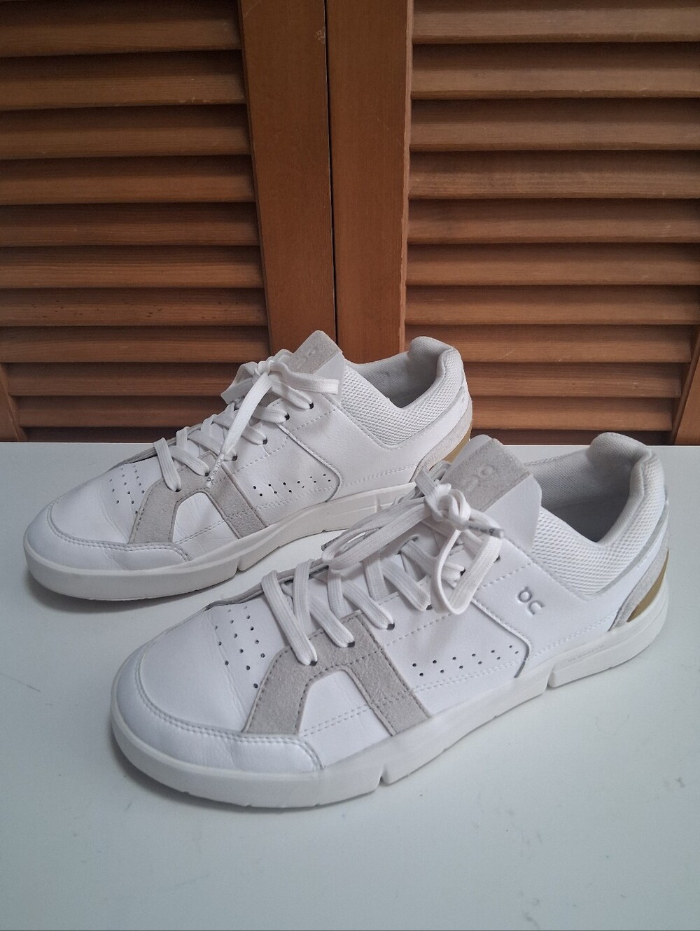 On The Roger Clubhouse White Sand Women's Sneaker * Size: 10.5 - Picture 2 of 8